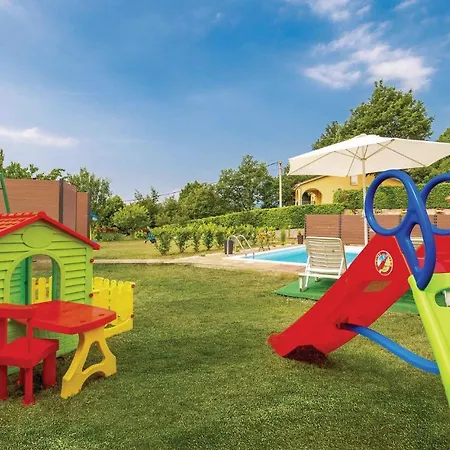Awesome In With Swimming Pool Casa vacanze