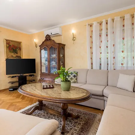3 Bedroom Amazing Home In Kastav Holiday home