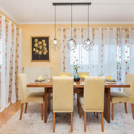 3 Bedroom Amazing In Casa vacanze