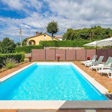 Awesome In With Swimming Pool Casa vacanze *